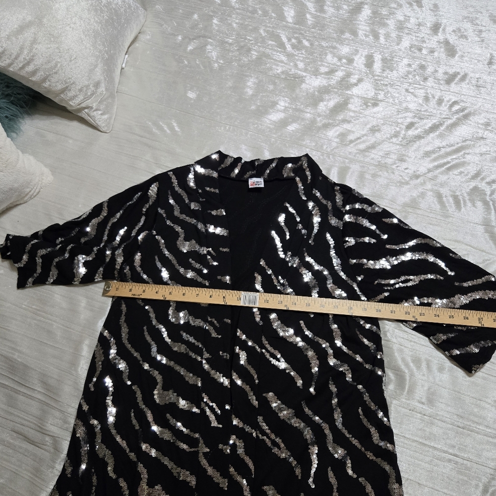 Stylish Black and White Women's Duster With Sequins. NWOT Never Worn! Size L - Picture 6 of 7